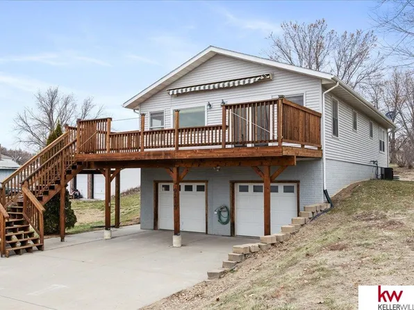 9215 Weeping Water Ct, Plattsmouth, NE 68048