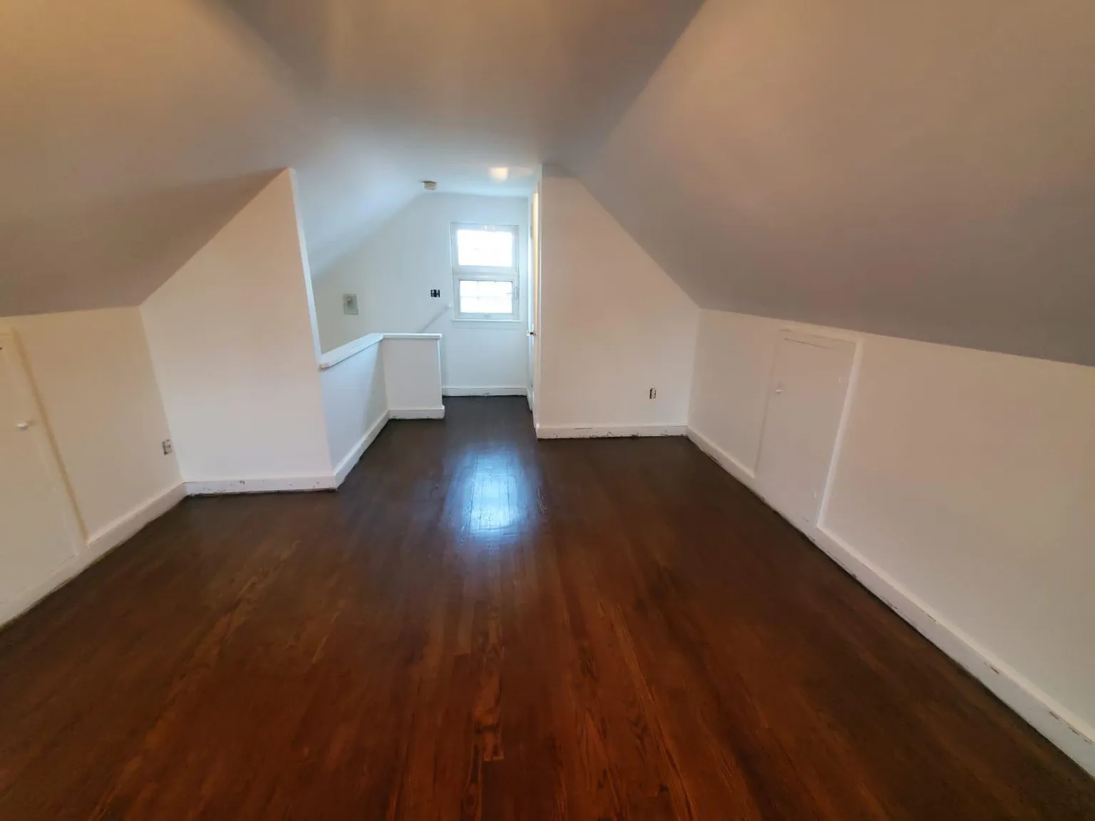 3 bed, 1017 sqft, $3,300 — Photo 2