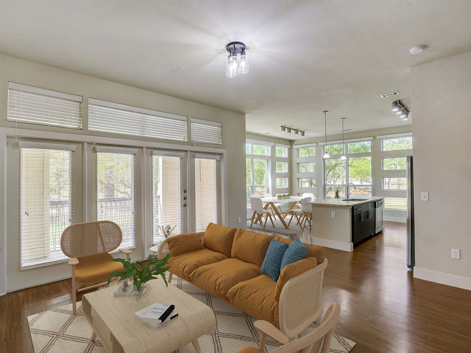 The Belvedere at Springwoods Village Apartments — Photo 4