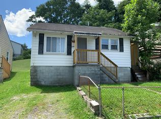 105 Veterans Ave, Oak Hill, WV 25901