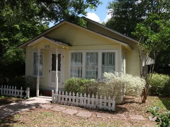 18376 Brewton St, Robertsdale, AL 36567