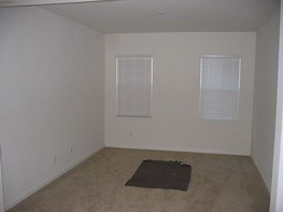 3rd image of 48 E Heritage Dr