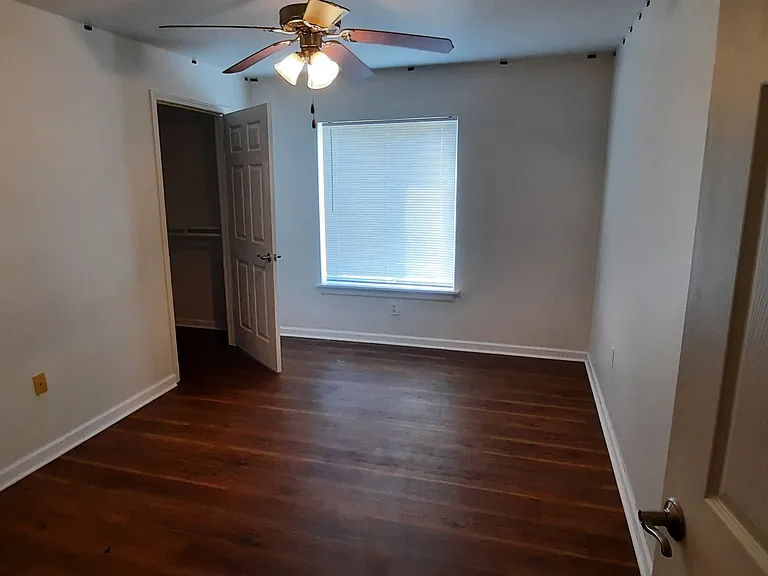1750 Liberty Ln #102 — Photo 4