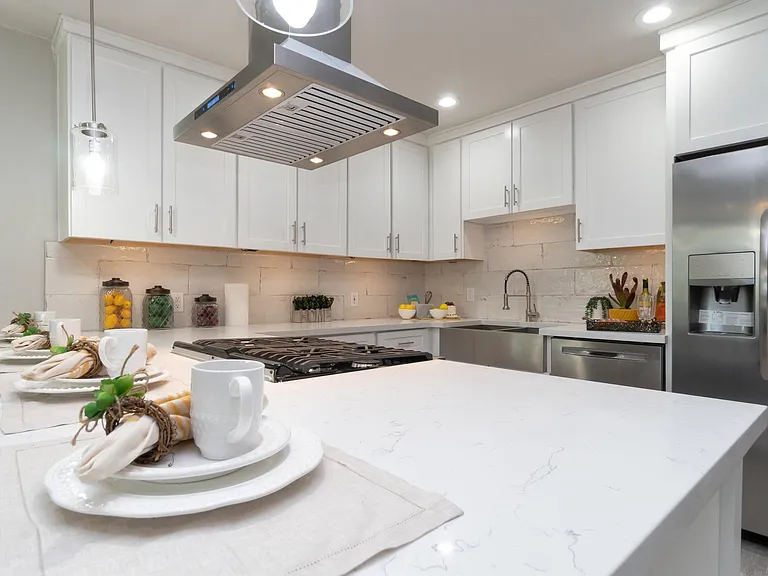 2514 E Indianola Ave — Photo 9