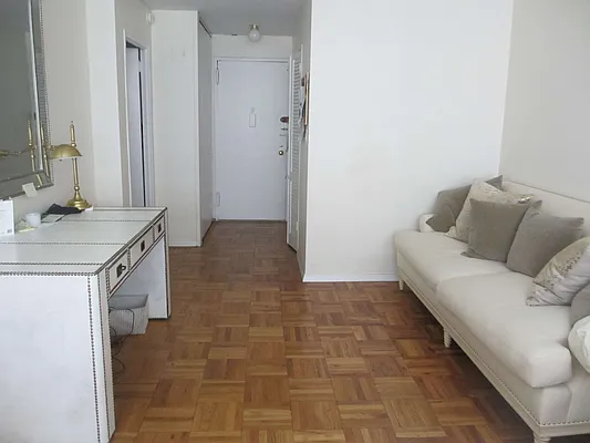 Rented by Compass | media 11