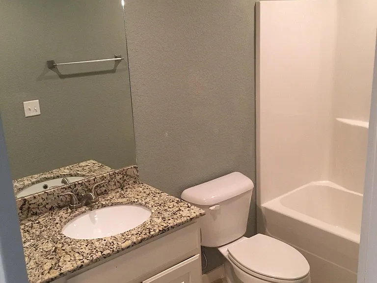 2502 SW Arbor Rd — Photo 5