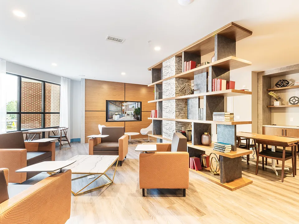 11 W 46th St #112