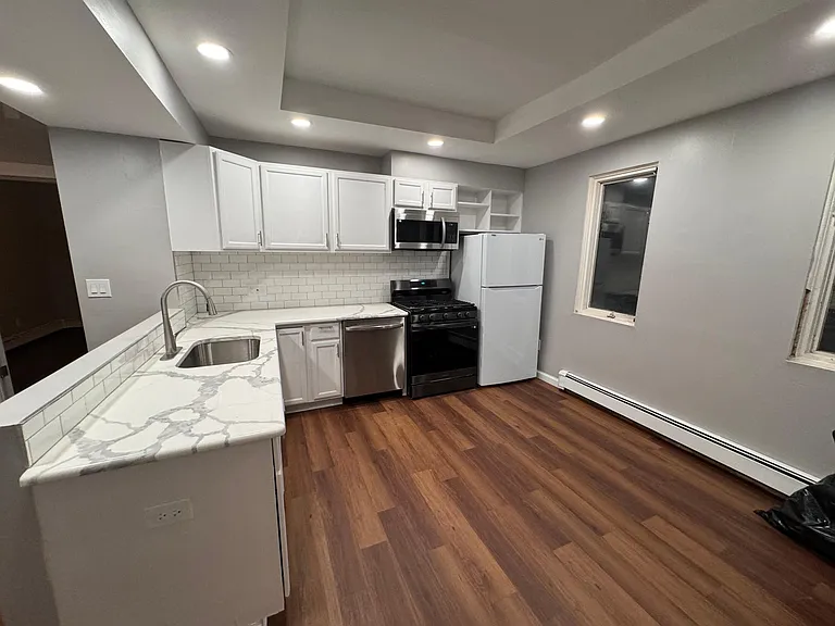 302 Walnut St #1 — Photo 7