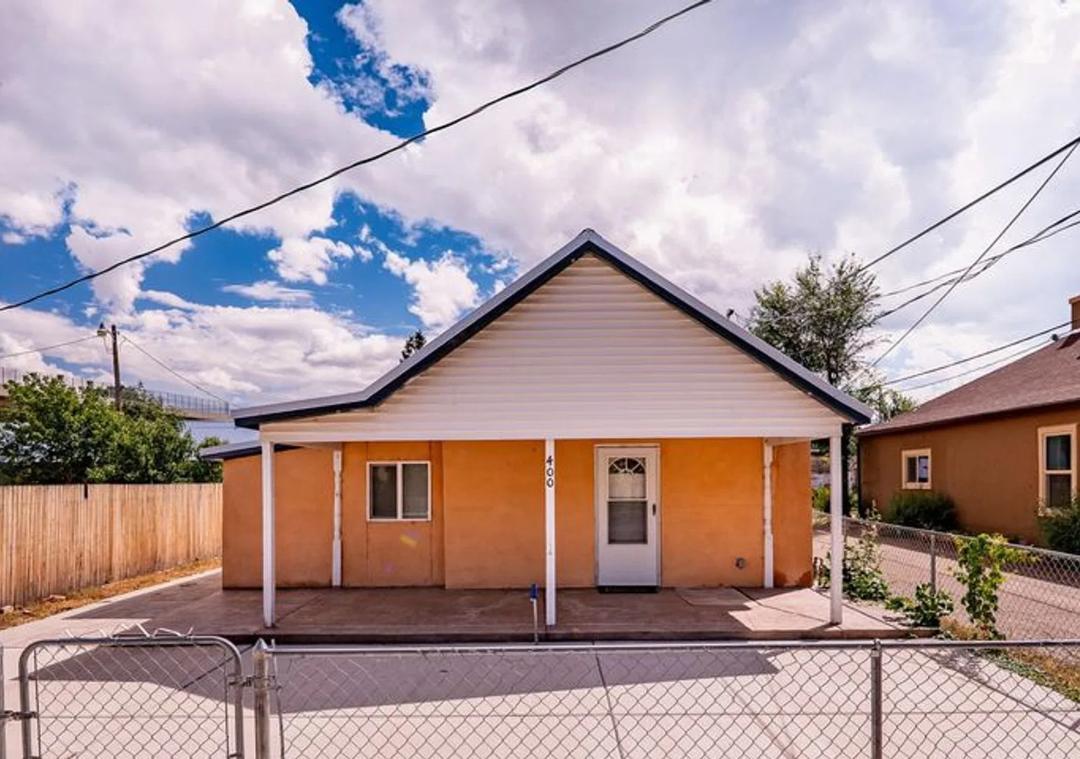 Cute 2 Bed Home walking distance to College and Downtown — Photo 1