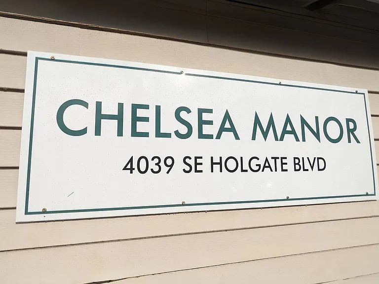 Chelsea Manor Apartments — Photo 23