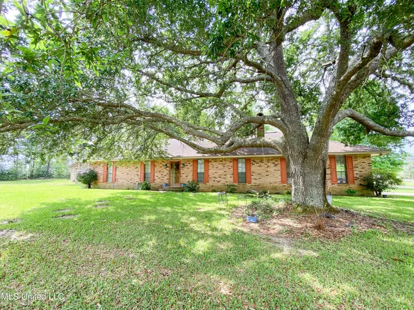 116 Maple St, Poplarville, MS 39470