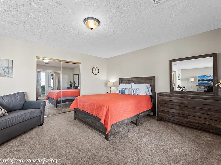 241 Palmer Ln — Photo 22