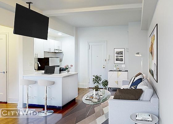 2nd image of 140 E 46th St APT 8R