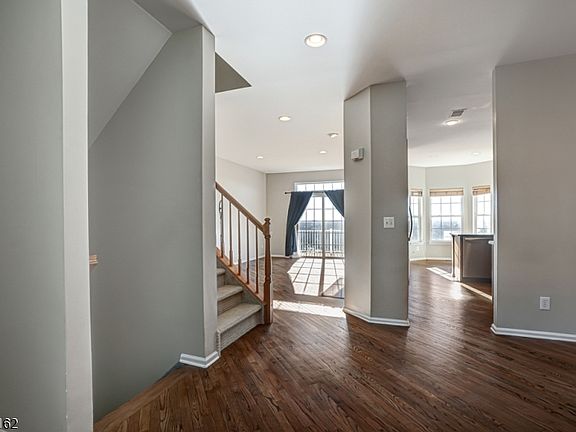 2nd image of 1039 Shadowlawn Dr