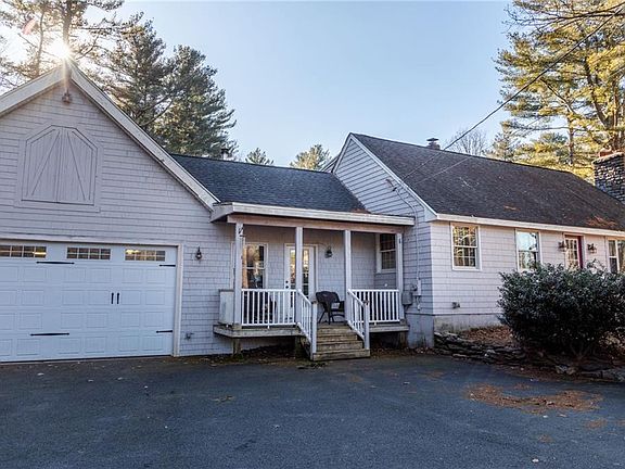2nd image of 260 Douglas Tpke
