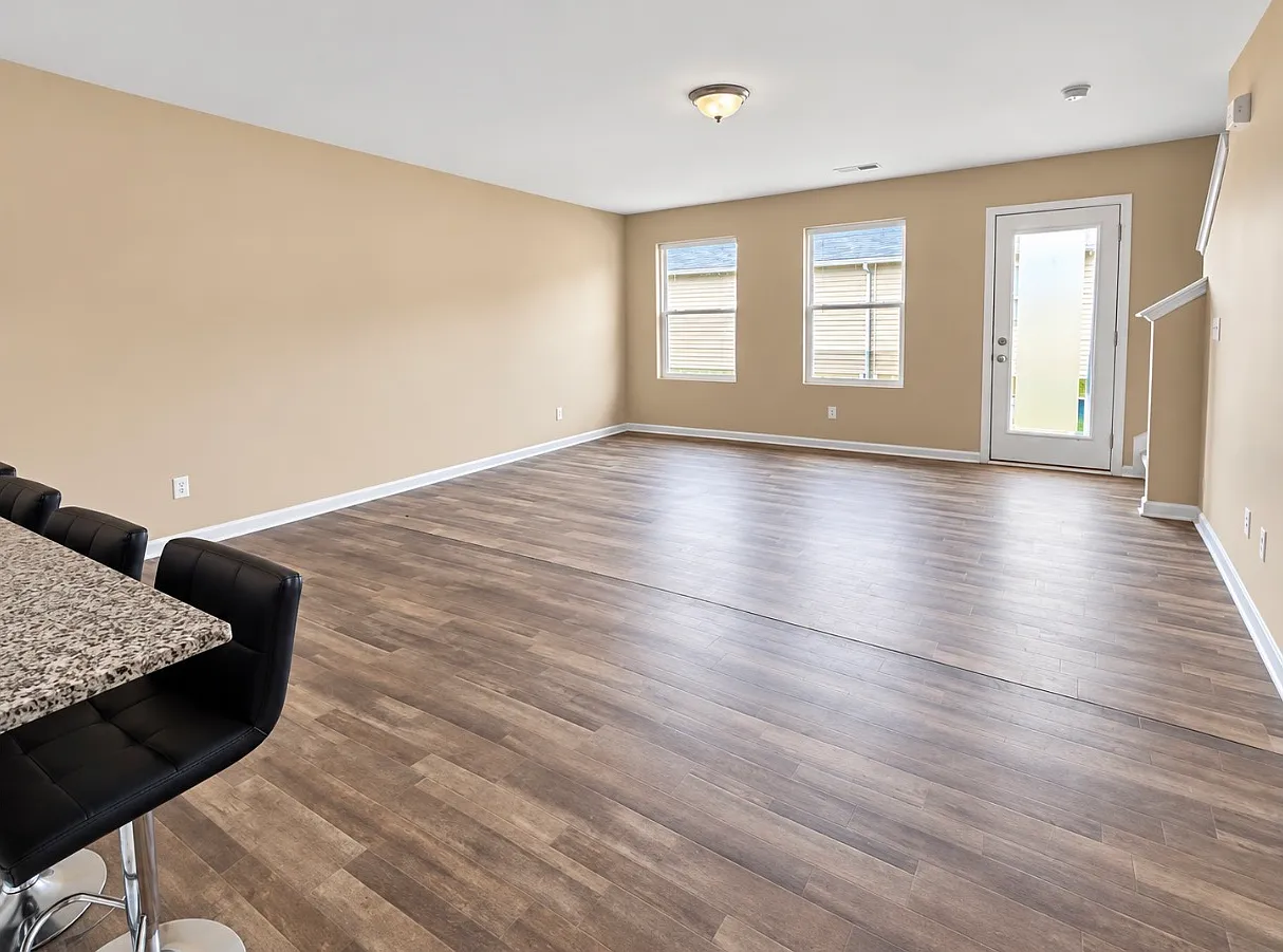 3 bed, 2.5 bath, 1508 sqft, $1,700 — Photo 3