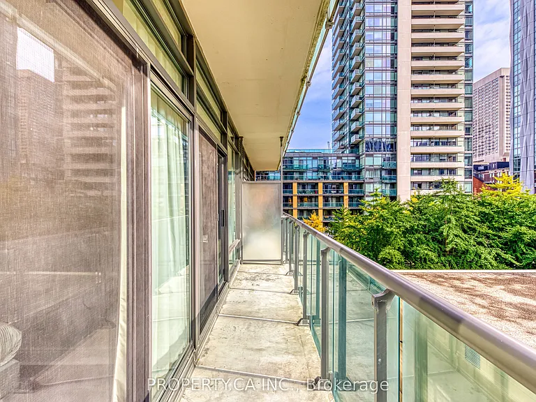 21 Scollard St #406 — Photo 18