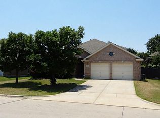 331 Hillcrest Dr, Hurst, TX 76053