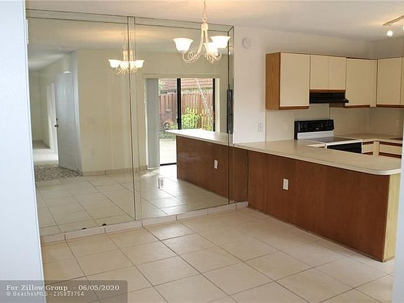 4th image of 4069 Wimbledon Dr