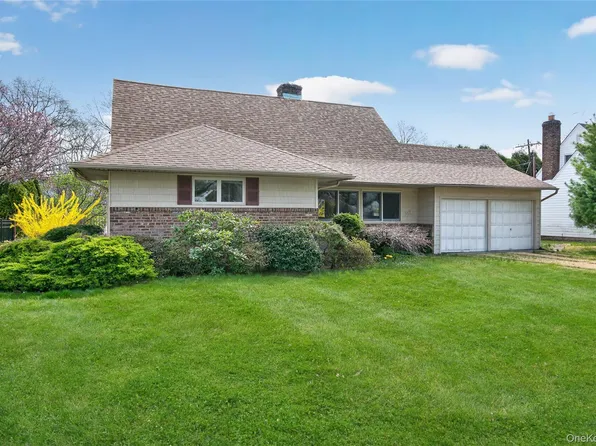 23 Pell Terrace, Garden City, NY 11530