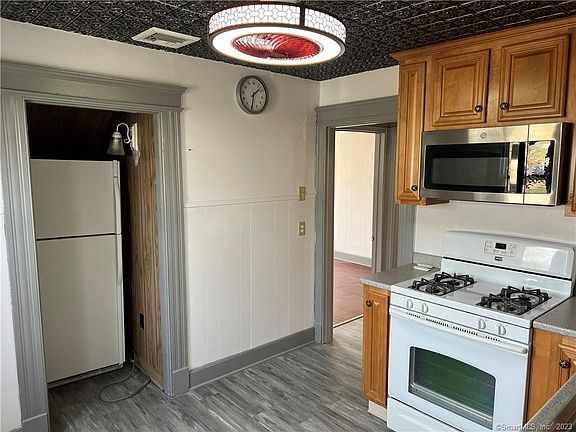 5th image of 222 Chipman St