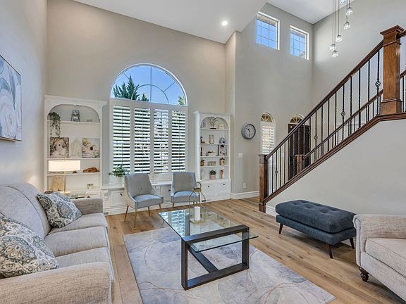 2nd image of 9048 N Clubhouse Ln