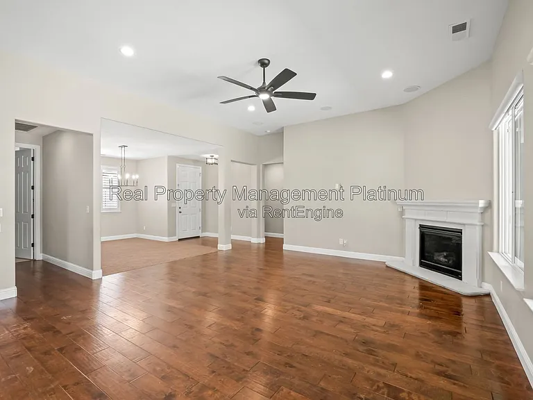 1970 N Langley Ave — Photo 18