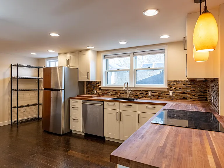 1300 W Franklin St #50 — Photo 6