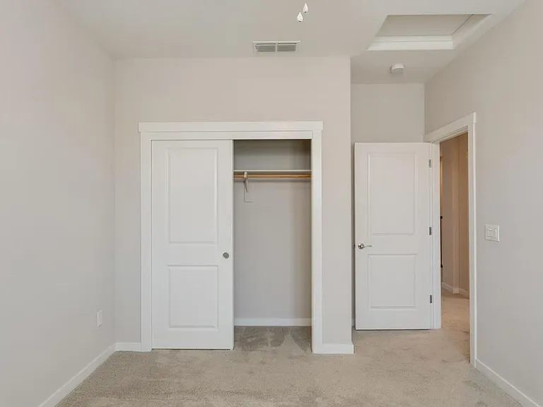 4821 Holden Dr — Photo 32