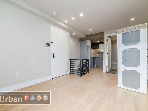 3rd image of 473 Kosciuszko St APT 1
