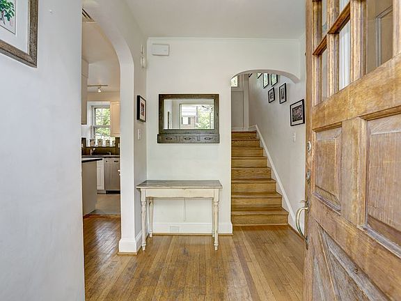Main Level - Foyer