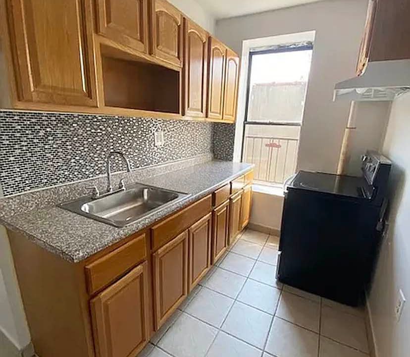 1st image of 2224 Amsterdam Ave #63