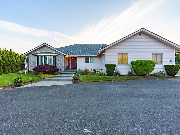 2nd image of 2527 Crescent St