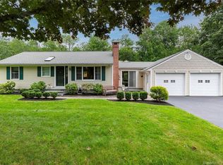 7 Floral Hts, Newtown, CT 06470