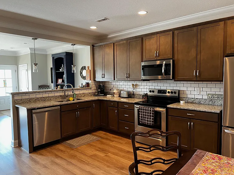 344 Broadberry Ave — Photo 7