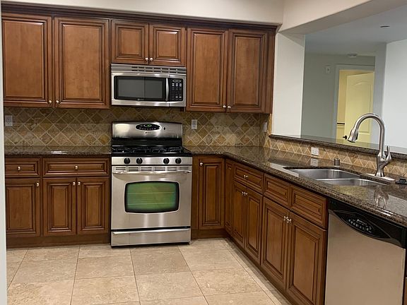 3rd image of 10921 Whipple St #302