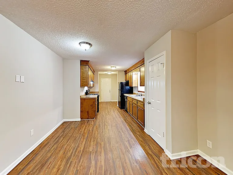 204 Winslow Way — Photo 7