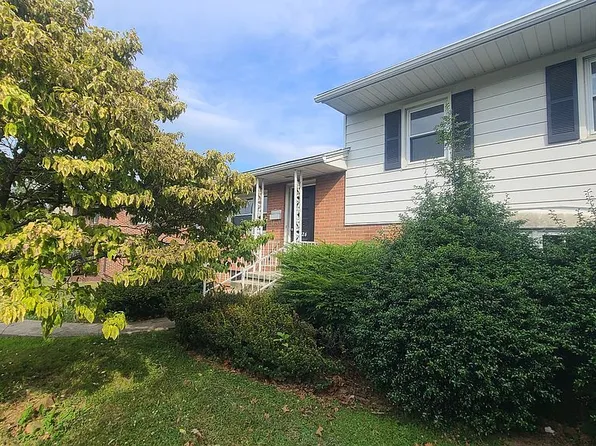 326 W Race St, Fleetwood, PA 19522