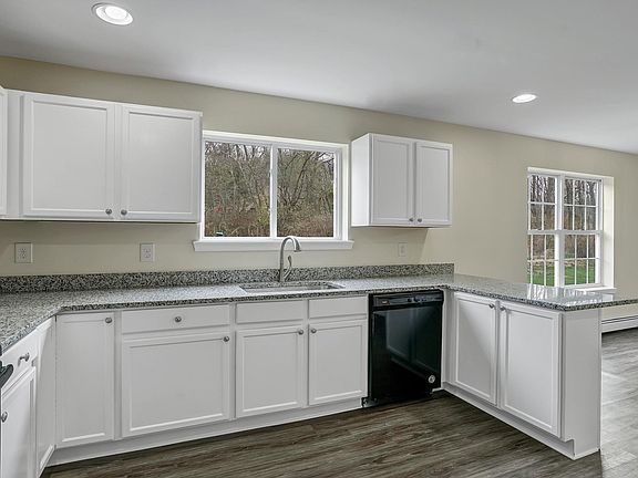 3rd image of 6 Bel Air Dr #1