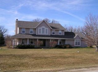 S28W36203 Scuppernong Cir, Dousman, WI 53118