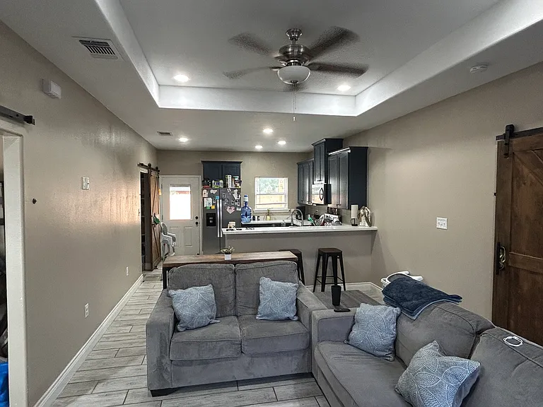 103 Margaret Ln — Photo 2
