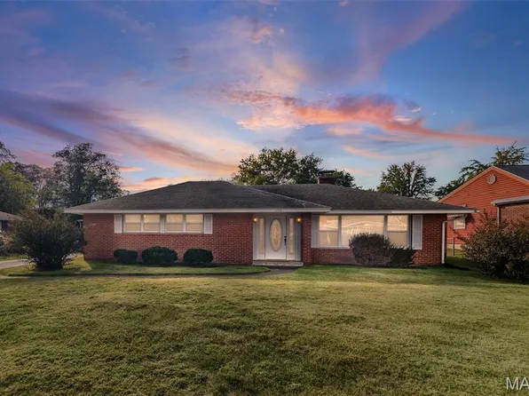 2816 Ridgedale Dr, Godfrey, IL 62035