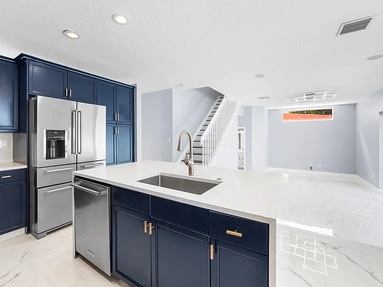 5030 SW 155th Ter — Photo 4