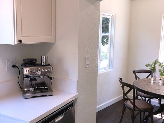 5th image of 2055 E 3rd St #10