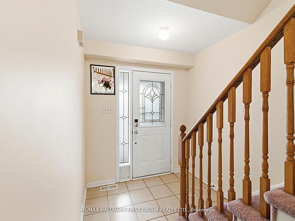 5th image of 32 Samandria Ave