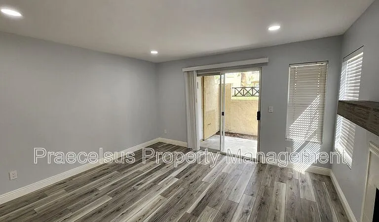 2047 Lakeridge Cir #104 — Photo 2