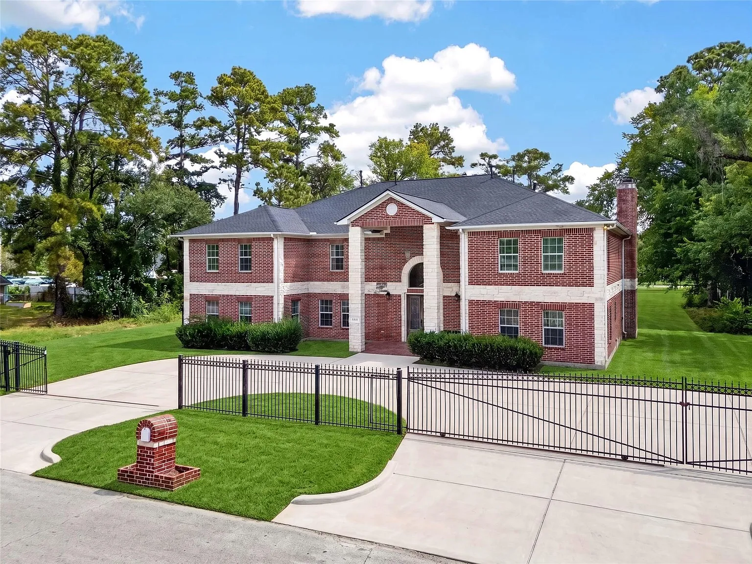 8 bed, 6.0 bath, 7385 sqft, $4,500 — Photo 2