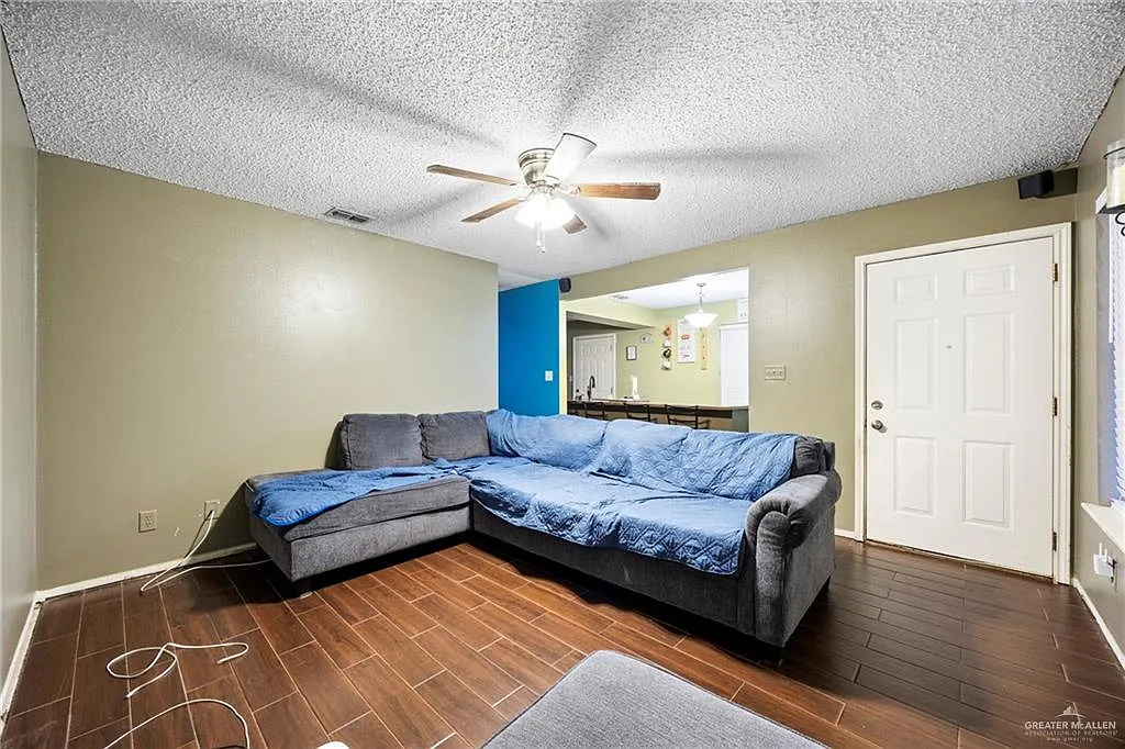 3 bed, 2.0 bath, 1092 sqft, $1,500 — Photo 3