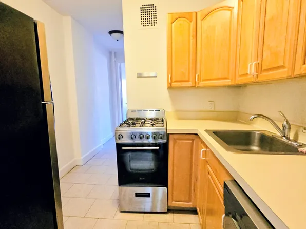 222 Union Street image 17 of 19