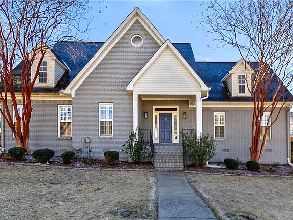 3rd image of 11 Signal Hill Cir
